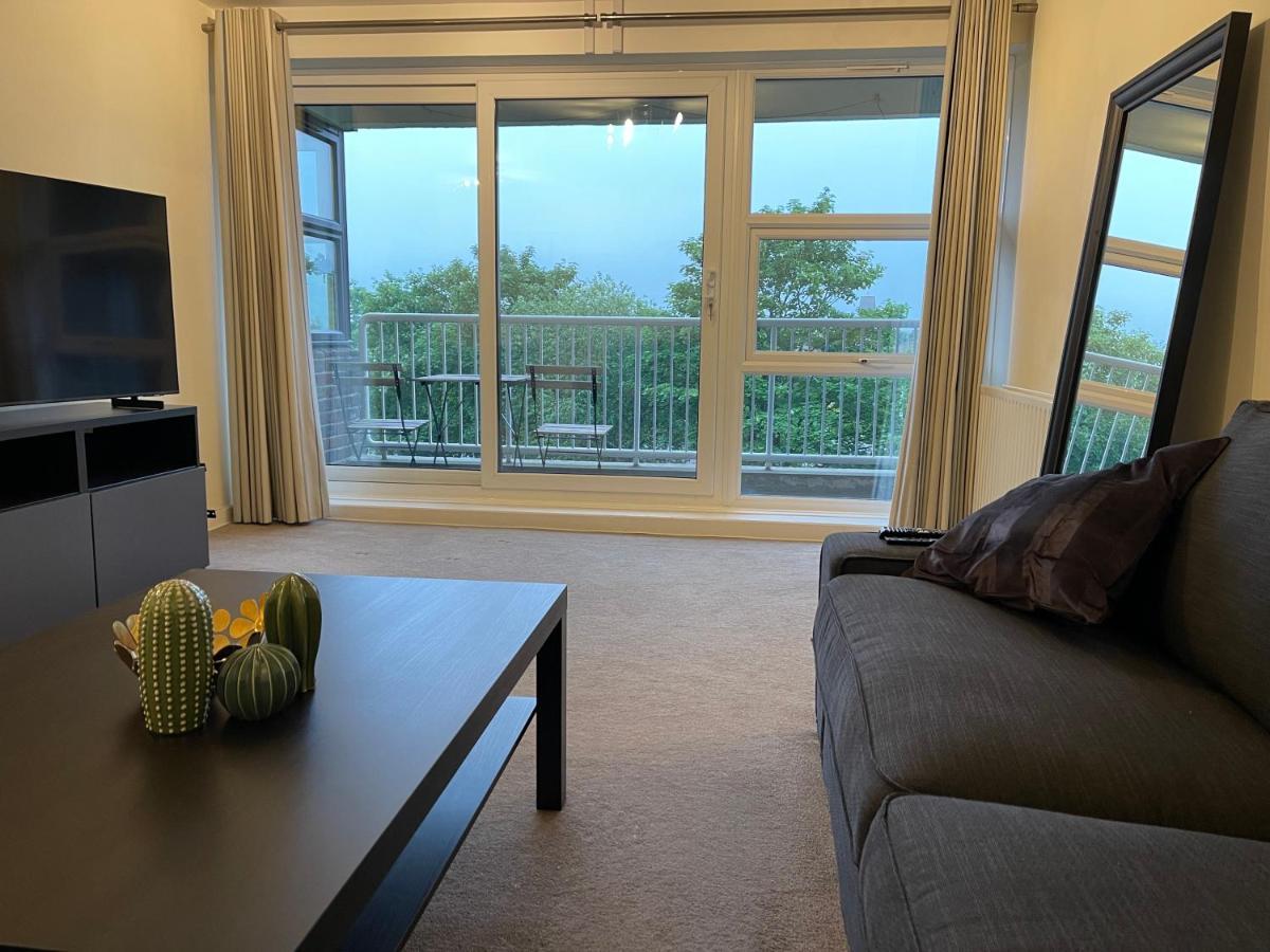 Spacious 2-Bedroom Flat Near Surbiton Station Esterno foto